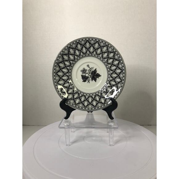 The Spode Blue Room Collection Geranium Teacup and Saucer - Picture 4 of 11